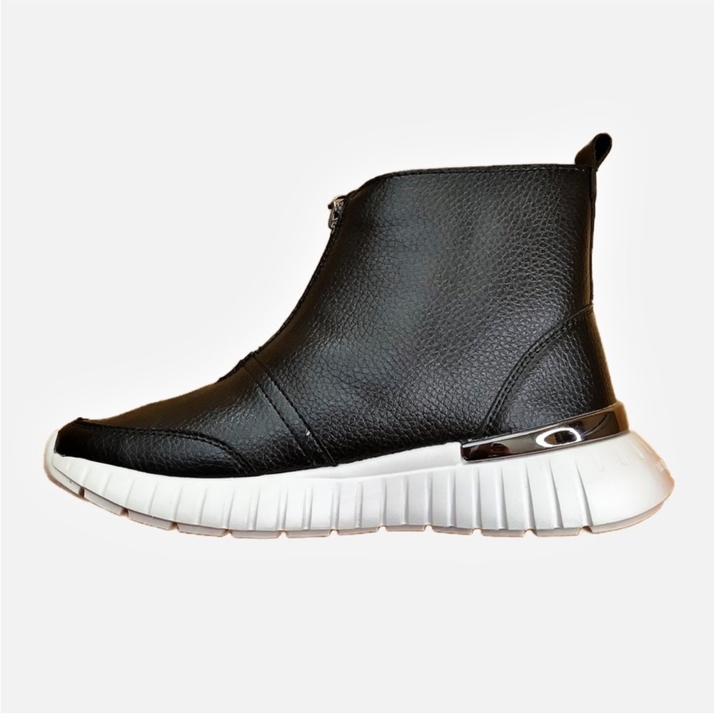 Isle Jacobsen Boots Size 8!